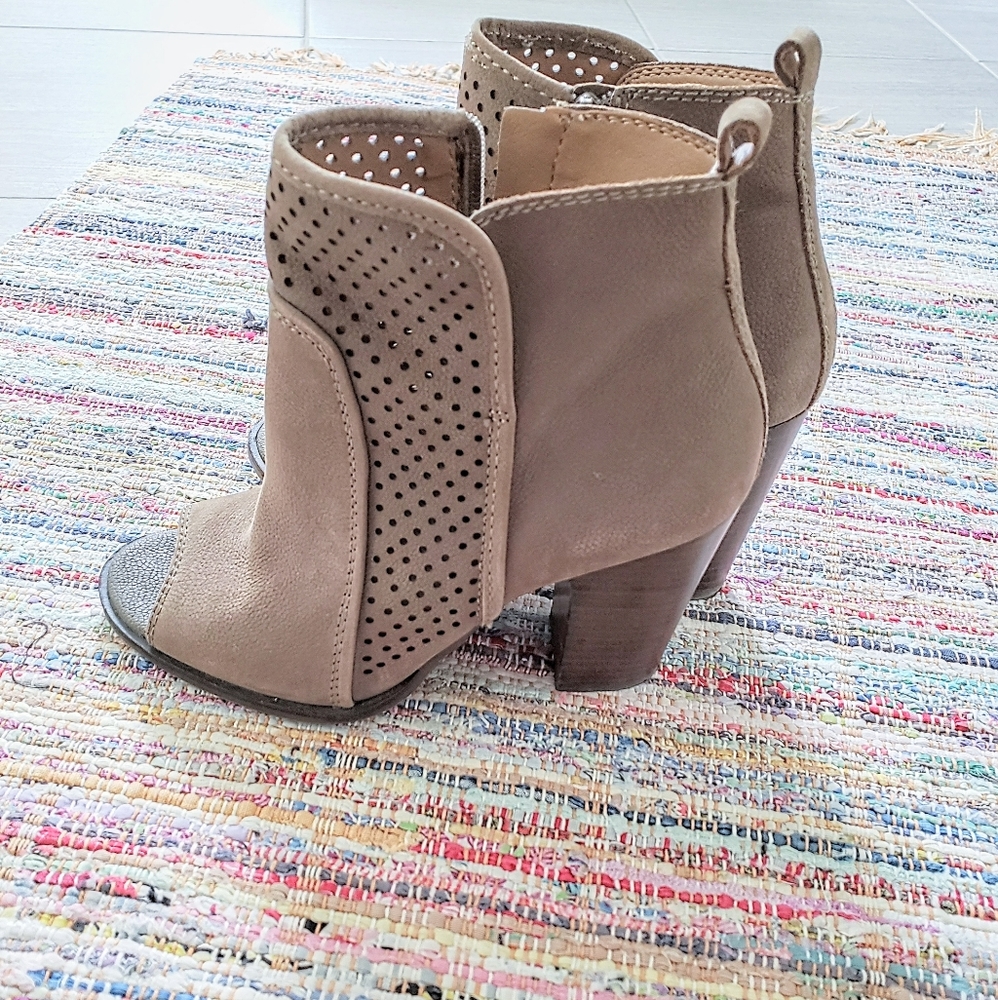 Lucky Brand Wedges - Picture 5 of 13